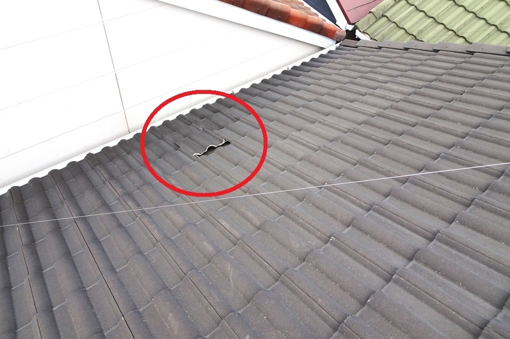 モ二エル瓦破損