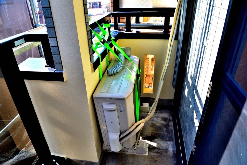 室外機吊り下げ