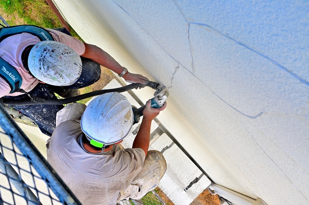 クラックをUカット